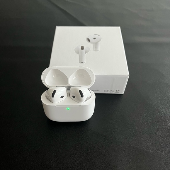 Apple Wireless Earbuds with Charging Case - White - Picture 1 of 4